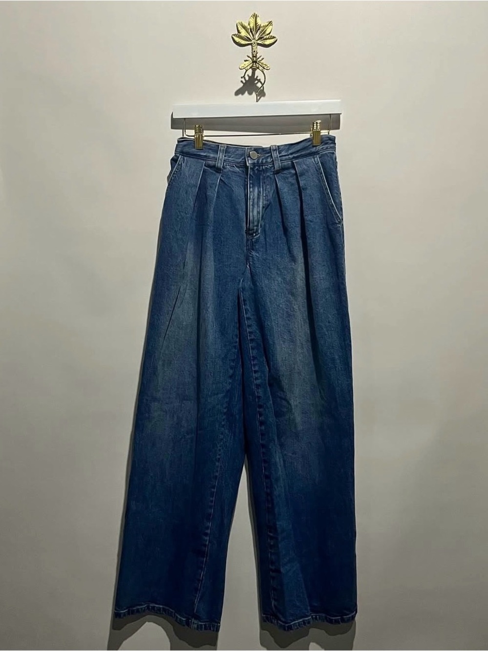 Alice + Olivia Dark Blue Pleated Wide-Leg Jeans